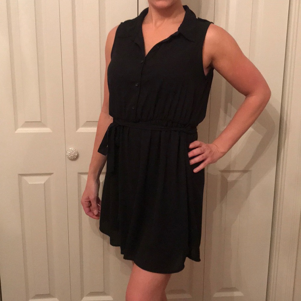 Sleeveless black dress